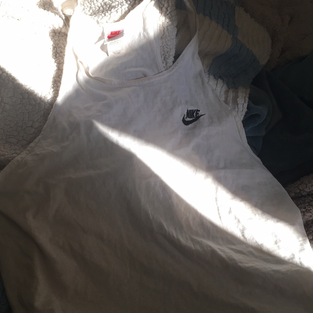 White nike tank